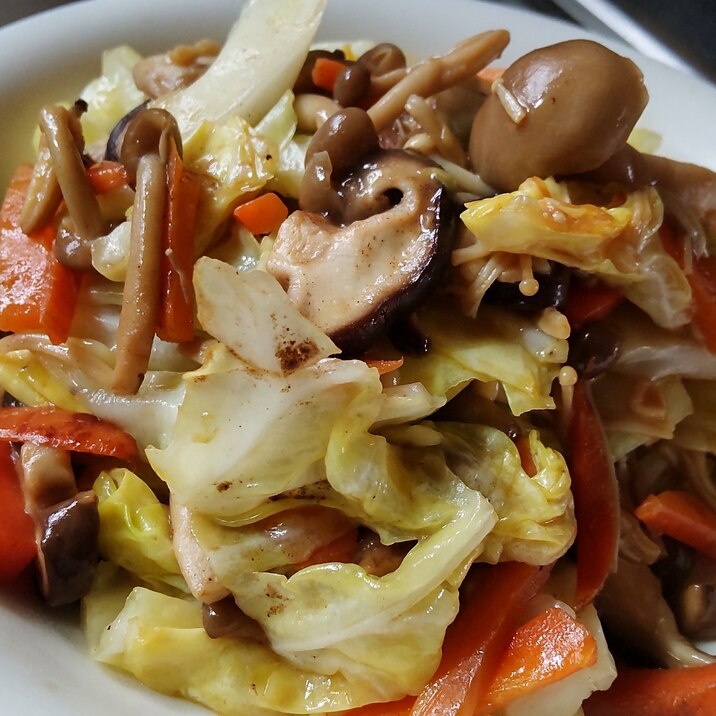 きのことキャベツのバター醤油炒め